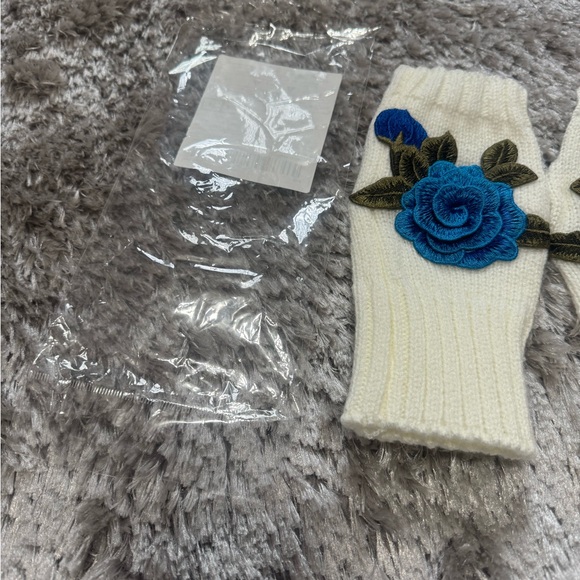 Ladies Beautiful fingerless mitts.😍😍 - Picture 4 of 5
